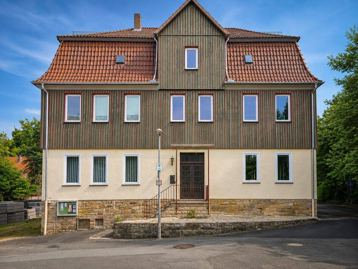 Pfarrhaus: 160 m² Wohnen, 178 m² Gewerbe, 1.482 m² Grund, 34388 Trendelburg