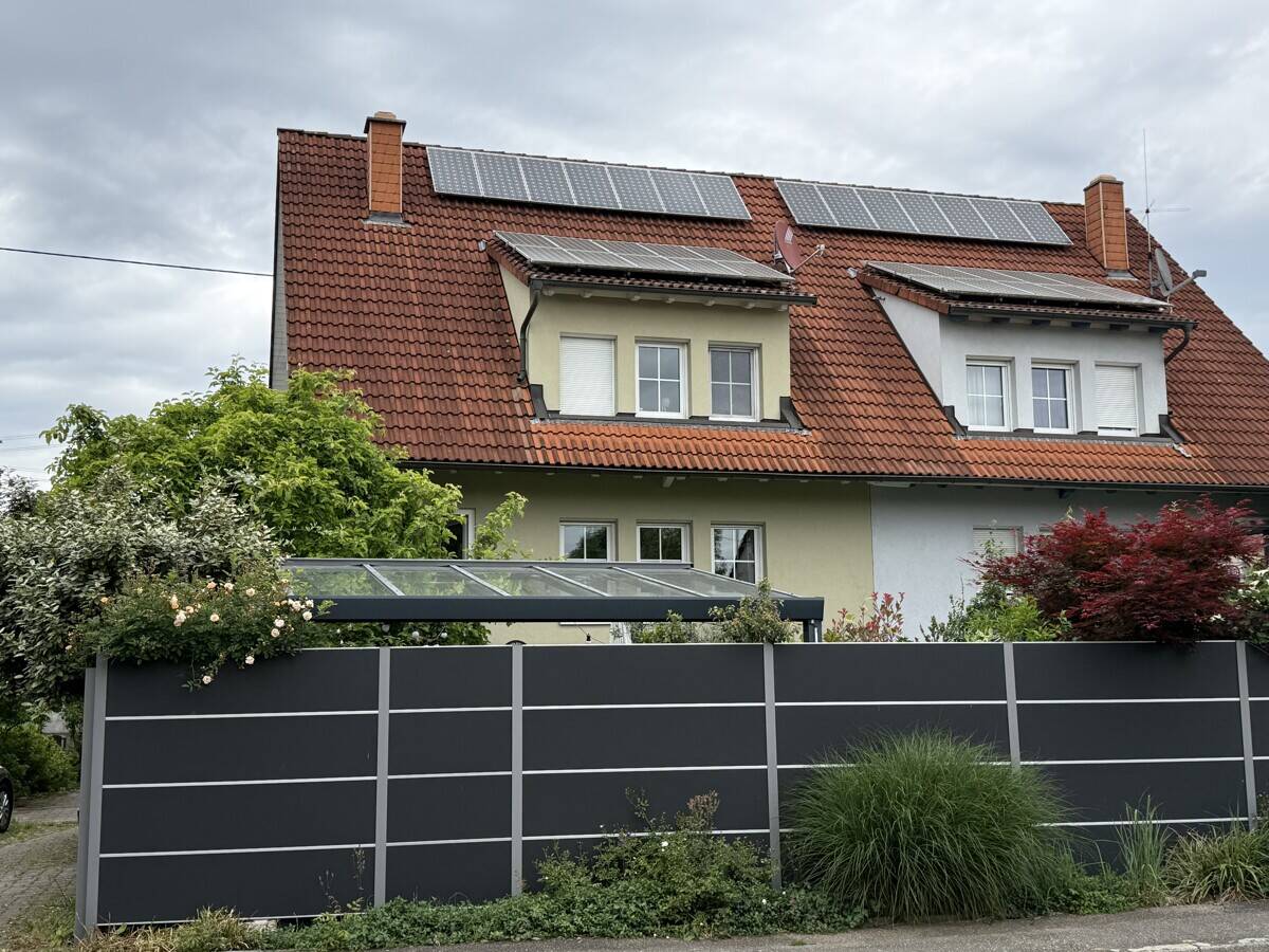 Elegantes Doppelhaus mit hochwertigem Gartenparadies in ruhiger Lage, 79331 Teningen