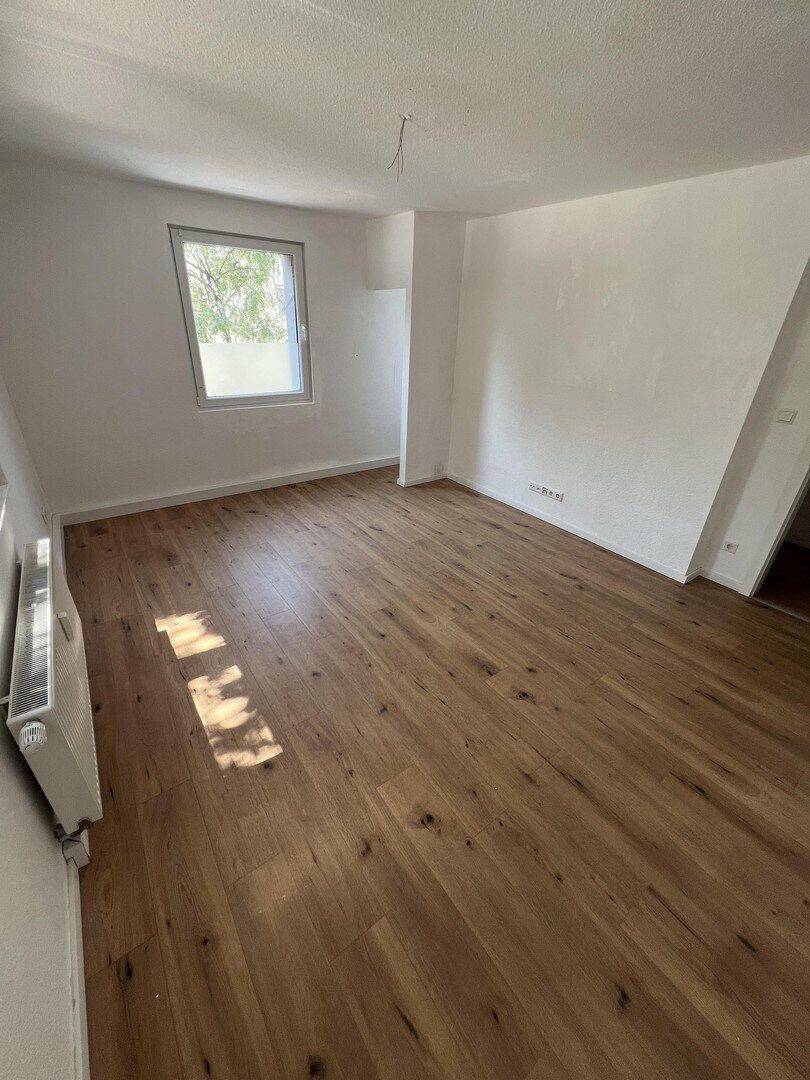 Sanierte und helle 2-Zimmerwohnung m. gr. Wohnküche + Duschbad, 46240 Bottrop (Boy Eigen)