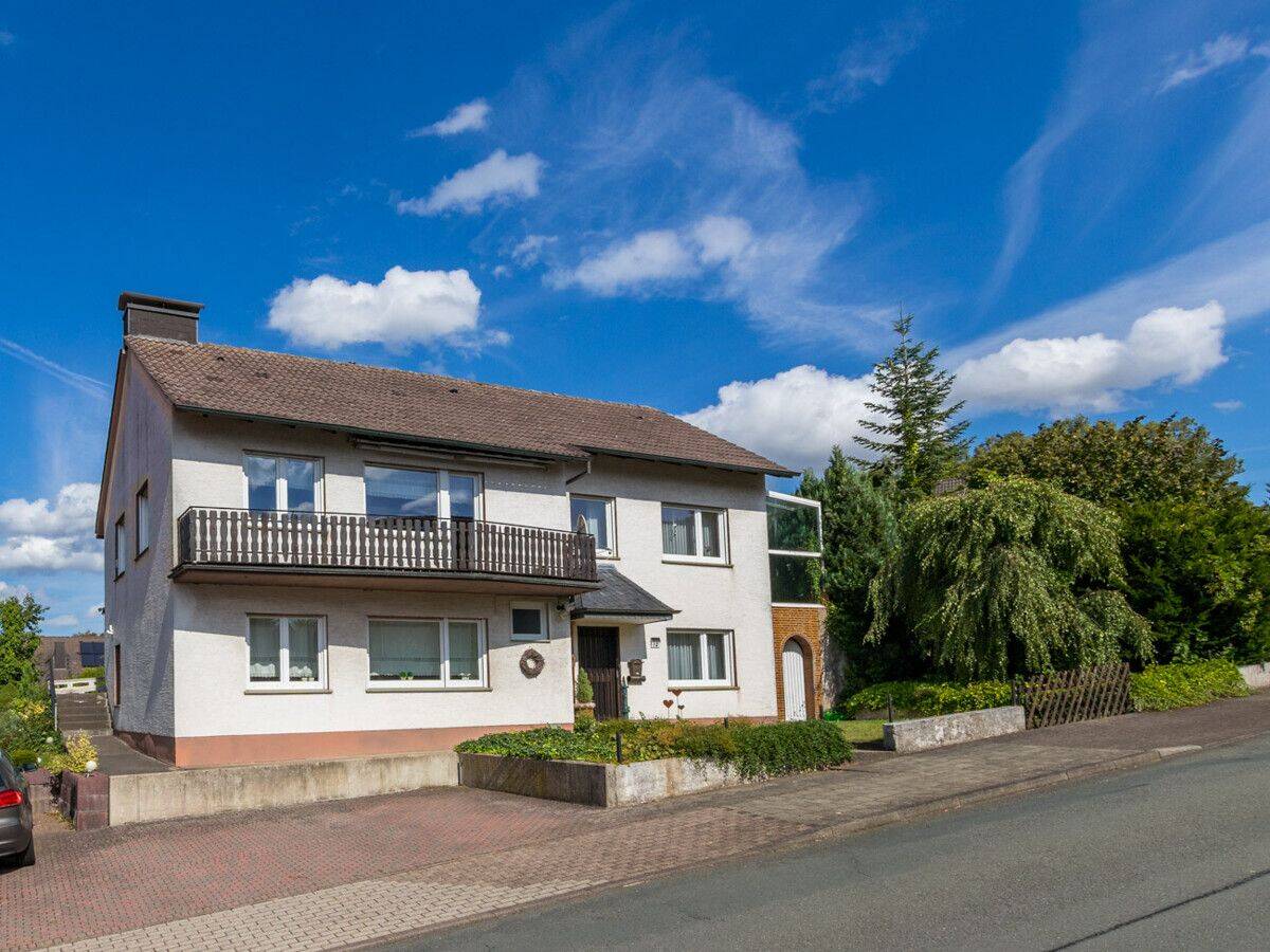 GROßZÜGIGES HAUS MIT ZWEI HAUSEINGÄNGEN, ZWEI BÄDERN, GÄSTE-WC UND KAMIN MÖGLICH, 33142 Büren