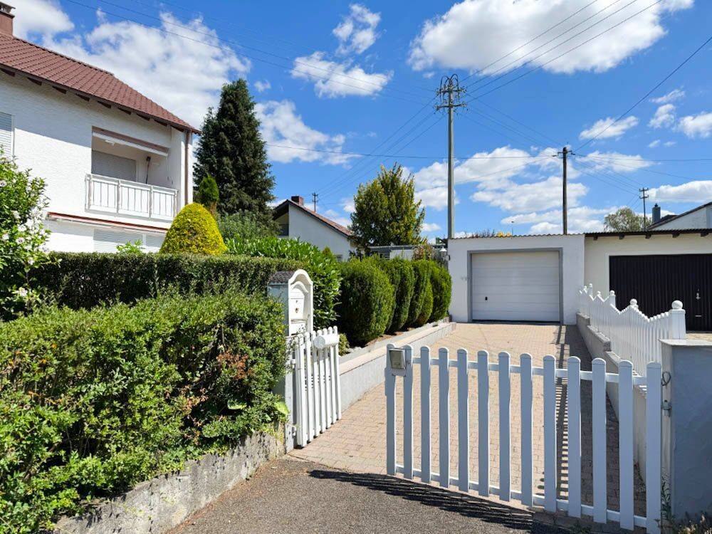 Liebevoll gepflegte Doppelhaushälfte mit Garage in ruhiger Lage in Öpfingen SOFORT FREI!, 89614 Öpfingen