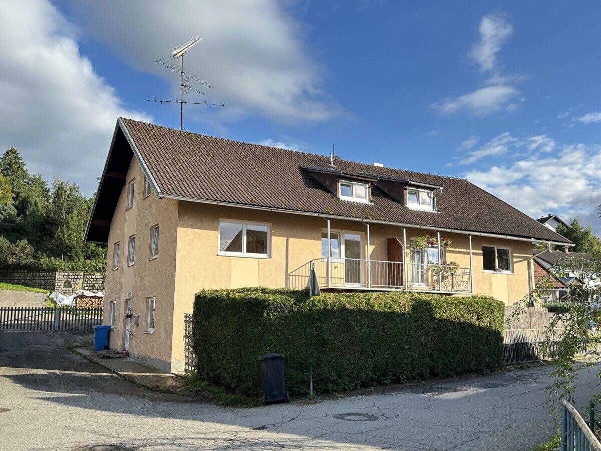 160 m2-DHH mit Einliegerwohnung u. gr. Garage in zentraler Wohnlage in Schwarzach b. Niederwklg./A3, 94374 Schwarzach