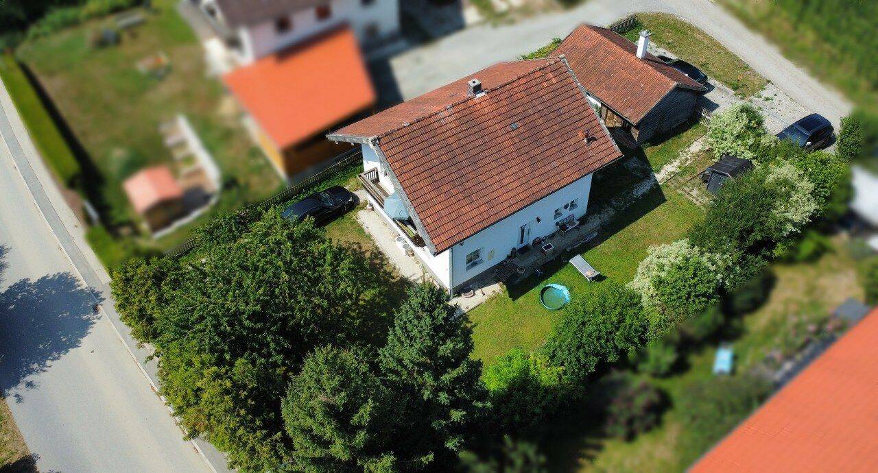 Klassisches Niederbayerisches Einfamilienhaus mit großem Potenzial in Zell zu verkaufen!, 84326 Falkenberg