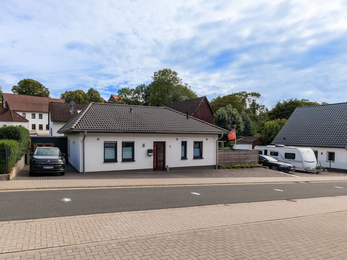 BUNGALOW VON 2017 MIT SOLAR, KALTWINTERGARTEN, ZWEI TERRASSEN UND GROßEM ABSTELLRAUM, 33181 Bad Wünnenberg