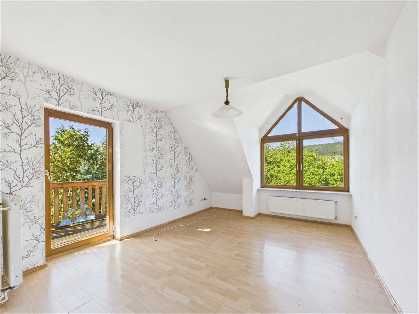 2 Wohneinheiten | ca. 138 m² | Maisonette-Potenzial | 2 Stellplätze, 63857 Waldaschaff