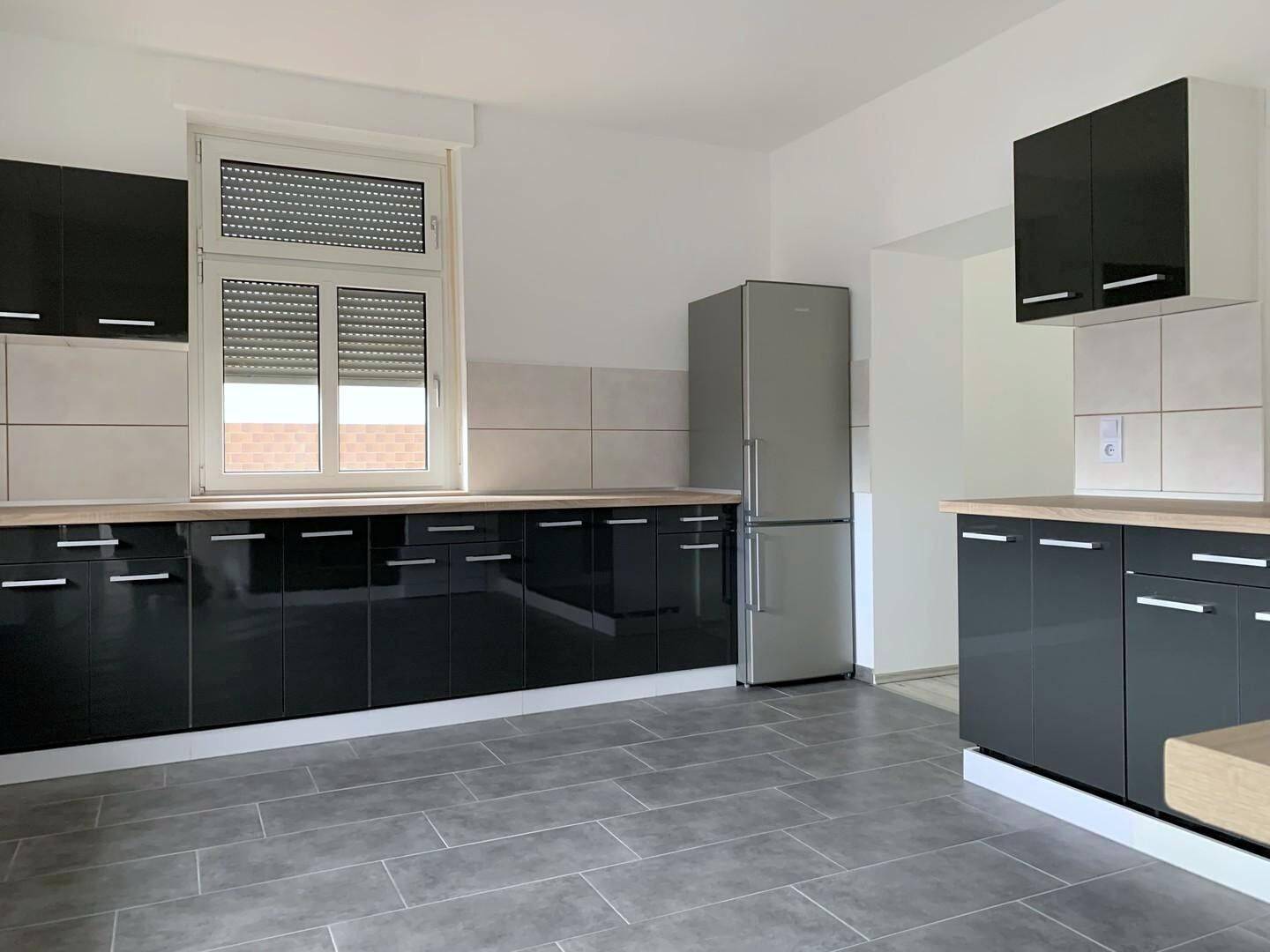 Großzügige 2-Zimmer-Wohnung mit eigener Terrasse & Garten – Einbauküche – zentral in Usingen, 61250 Usingen