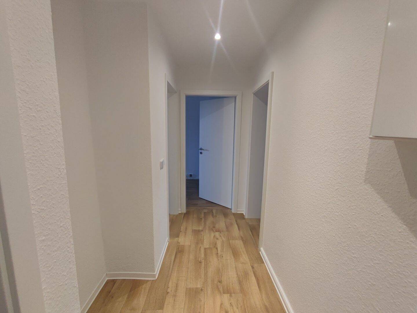 Frisch sanierte 2-Raum-Wohnung mit Balkon in Merseburg-Süd, 6217 Merseburg
