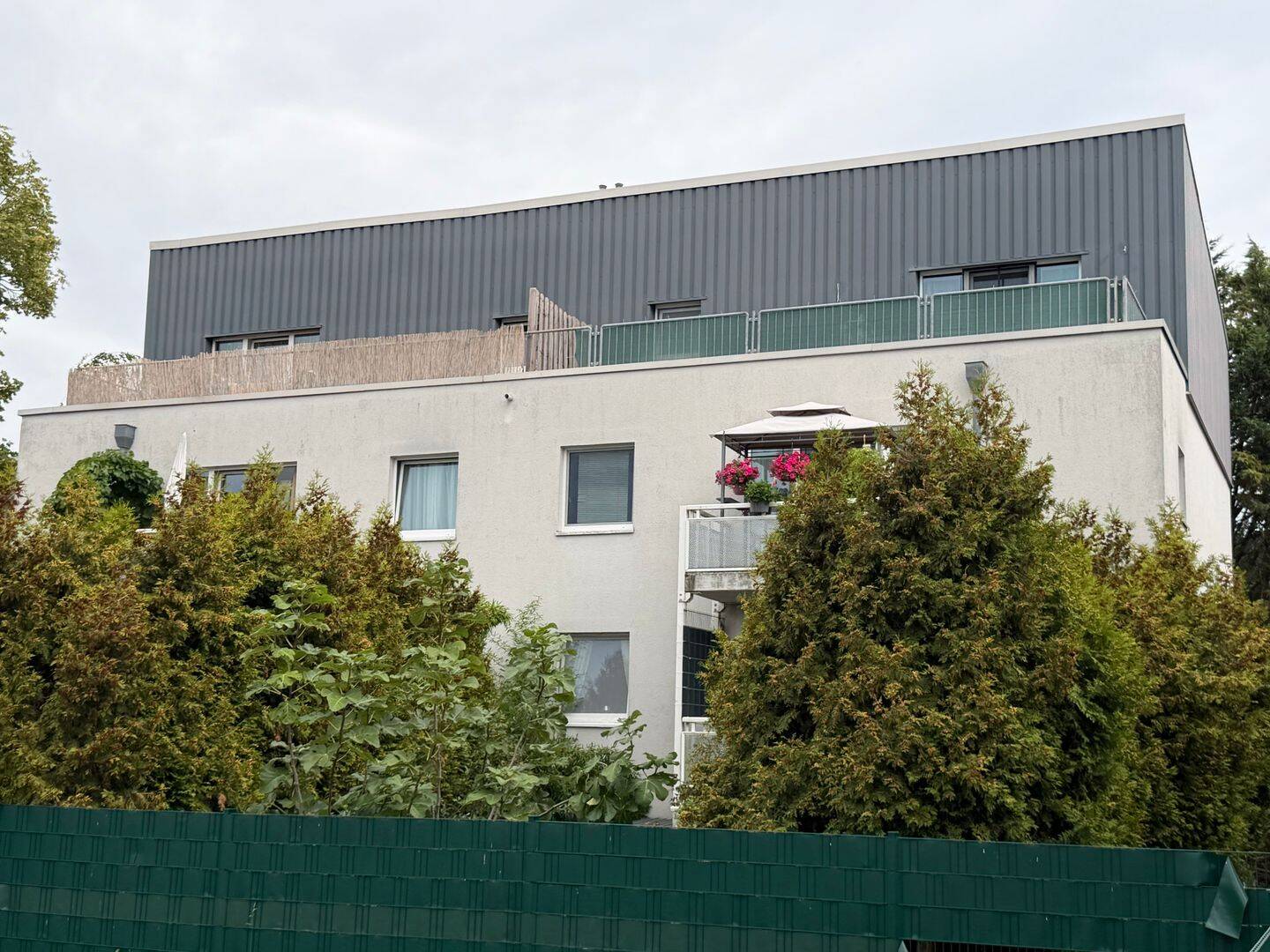 Renovierte und geräumige 4 Zimmer Wohnung in Sichtweite der Uni Düsseldorf!, 40225 Düsseldorf (Bilk Flehe Oberbilk Wersten)