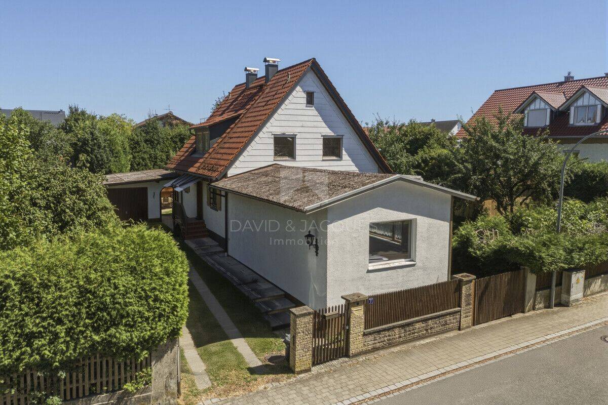 Renovierungsbedürftiges Einfamilienhaus mit ca. 1.022 m² idyllischem Grundstück, 82276 Adelshofen