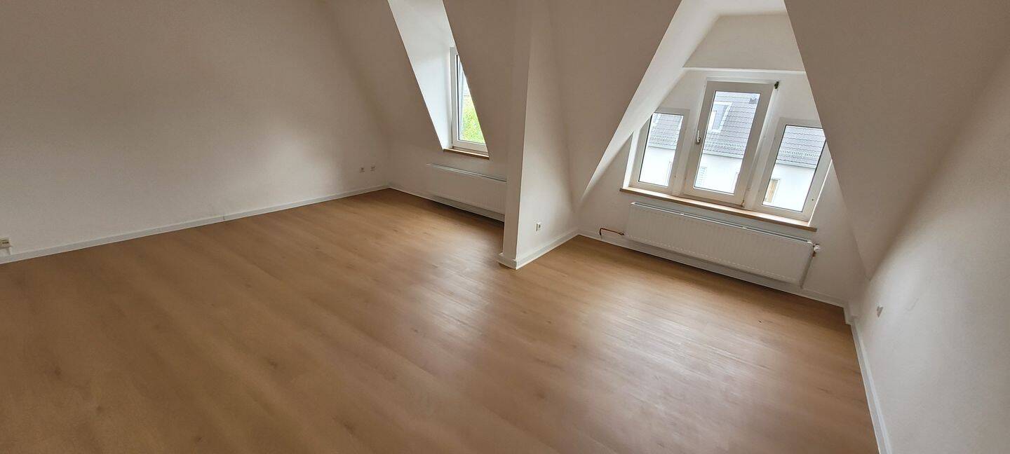 130 qm DG-Wohnung, 4 Zimmer, frisch renoviert., 44147 Dortmund (Deusen Dorstfeld Lindenhorst Mitte)