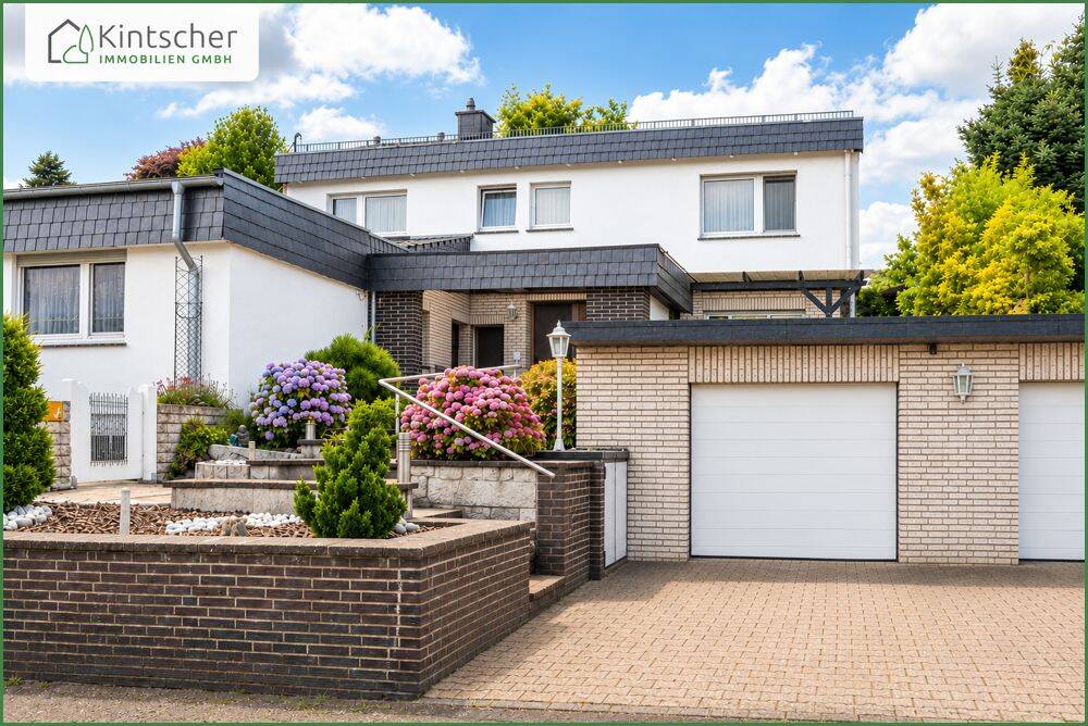 Meisenweg in Burscheid: 4 Zimmer-Wohnung mit dem Wohngefühl eines Hauses – „Dach“-Terrasse, Garten, 51399 Burscheid