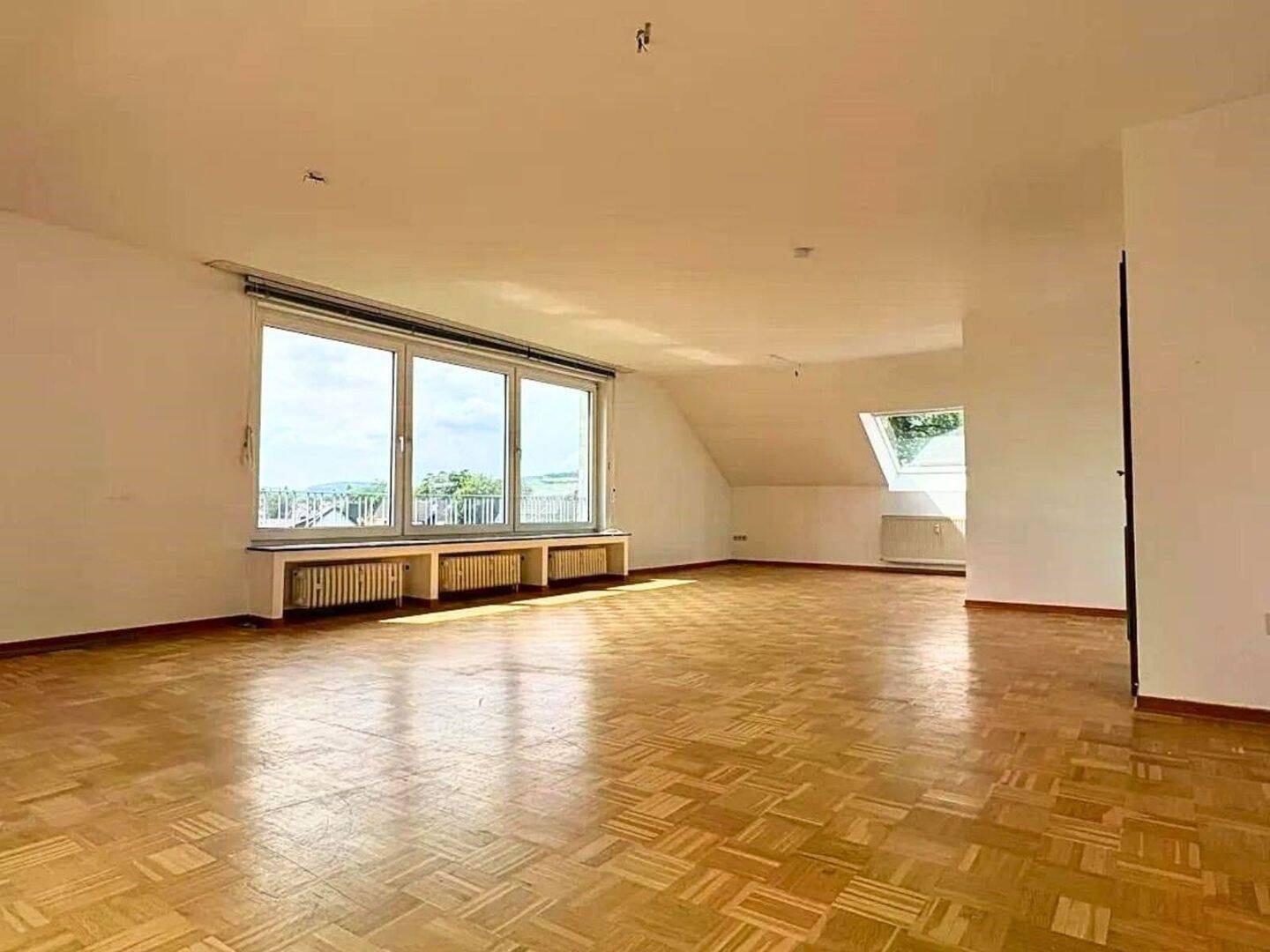 Großzügige 4 Zimmerwohnung mit Traumblick, 31812 Bad Pyrmont