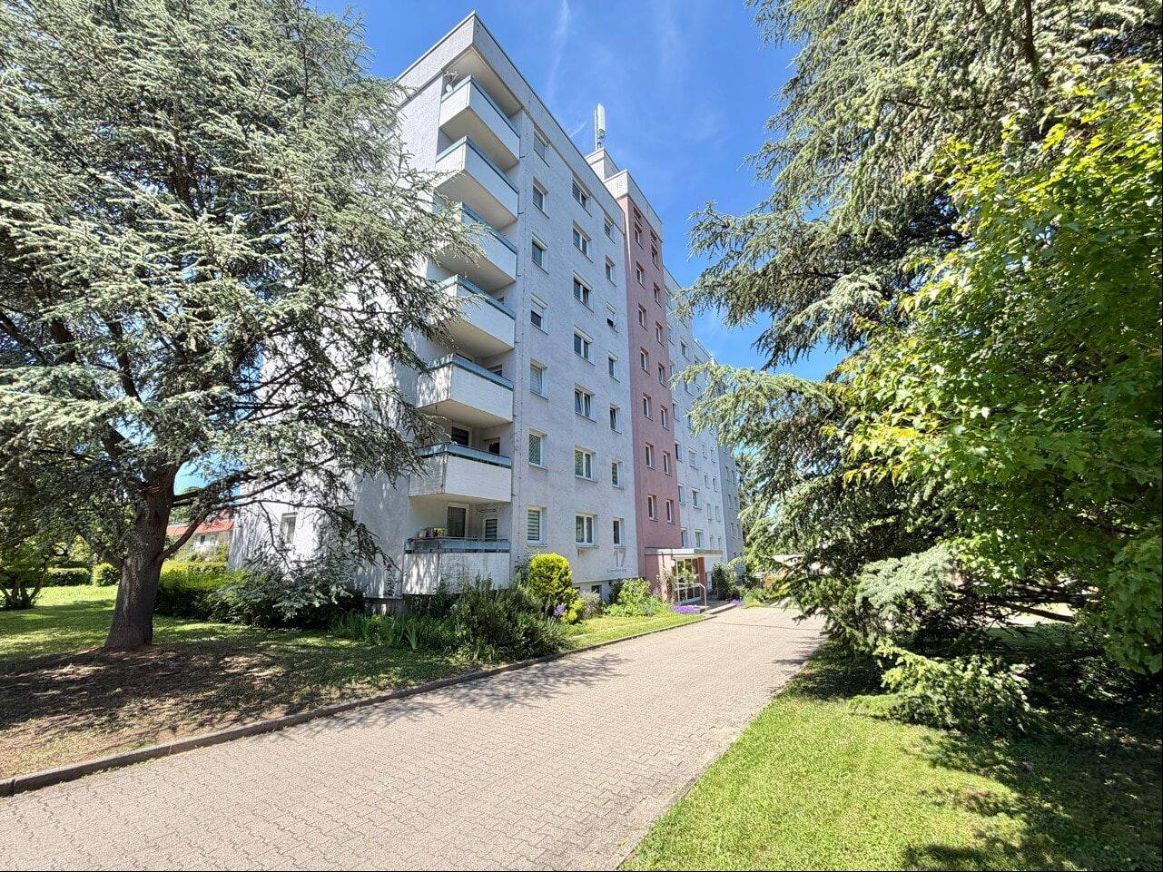 Waiblingen: Großzügige 3,5-Zimmer-Wohnung mit herrlichem Ausblick, 71334 Waiblingen