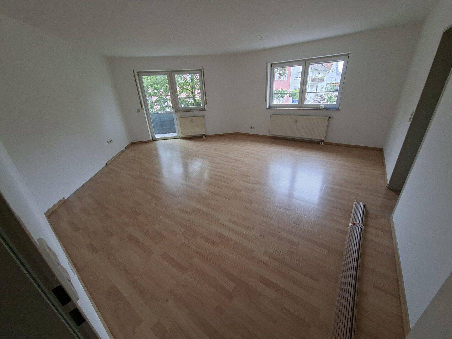 Große helle 3-Zimmer-Wohnung, 88 m², im Herzen von KIST privat zu vermieten, 97270 Kist