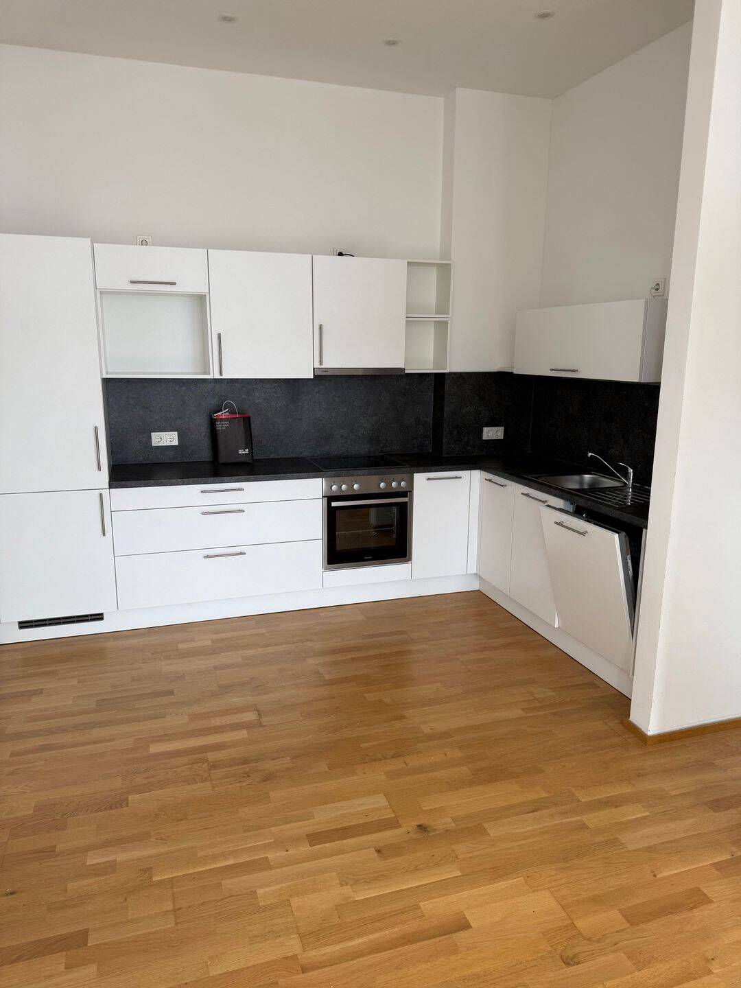 3 RW mit EBK, Loggia und Stellplatz, 1139 Dresden (Kaditz Mickten Pieschen-Süd Trachau)