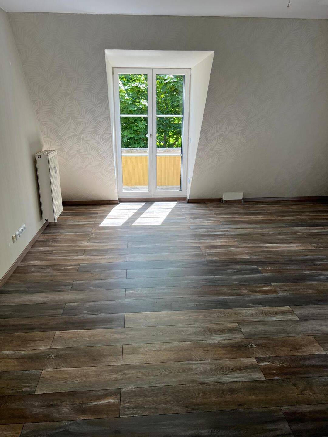 Idyllisch gelegene 2 Zimmer Wohnung mit Balkon *Wannenbad mit Toilette *Küche mit bodentiefen Fenster *Laminat / Fliesen *Keller, 3051 Cottbus (Gallinchen Groß Gaglow Kahren Kiekebusch)