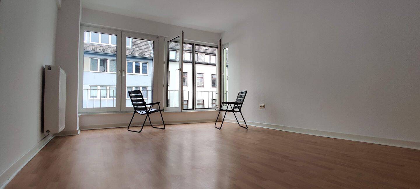 Großzügiges Wohnen! Gepflegte 2-Zimmer-Whg mit Wohnküche & Balkon