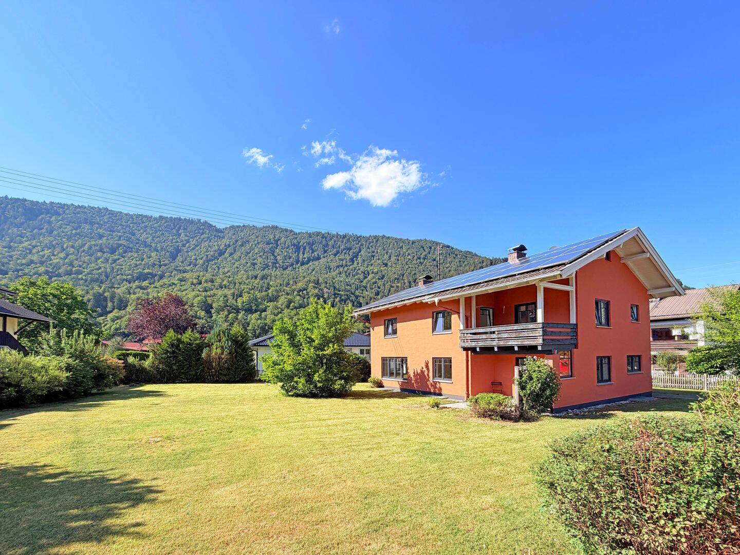 Solides Einfamilienhaus in ruhiger und zentralen Lage von Oberau, 82496 Oberau