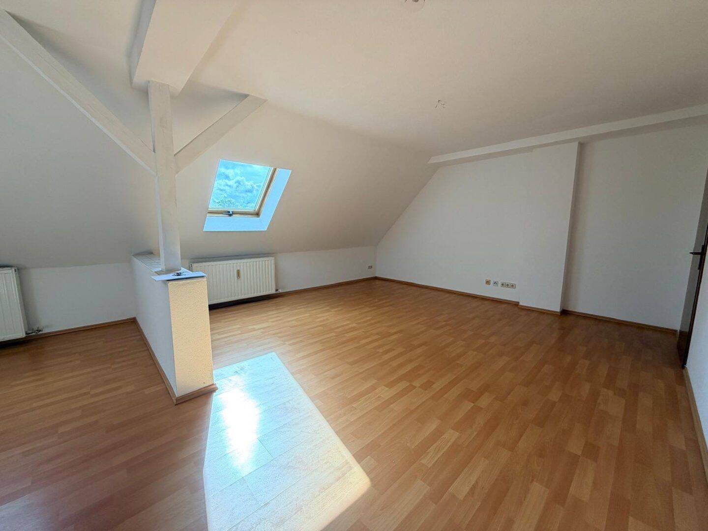 Gepflegte 1-Zimmer-Dachgeschosswohnung in Weißenfels, 6667 Weißenfels