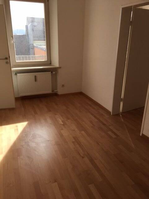 Sonnige 2-Zimmerwohnung, Stadtzentrum Cham, mit Balkon, Parkett, Einbauküche, 93413 Cham