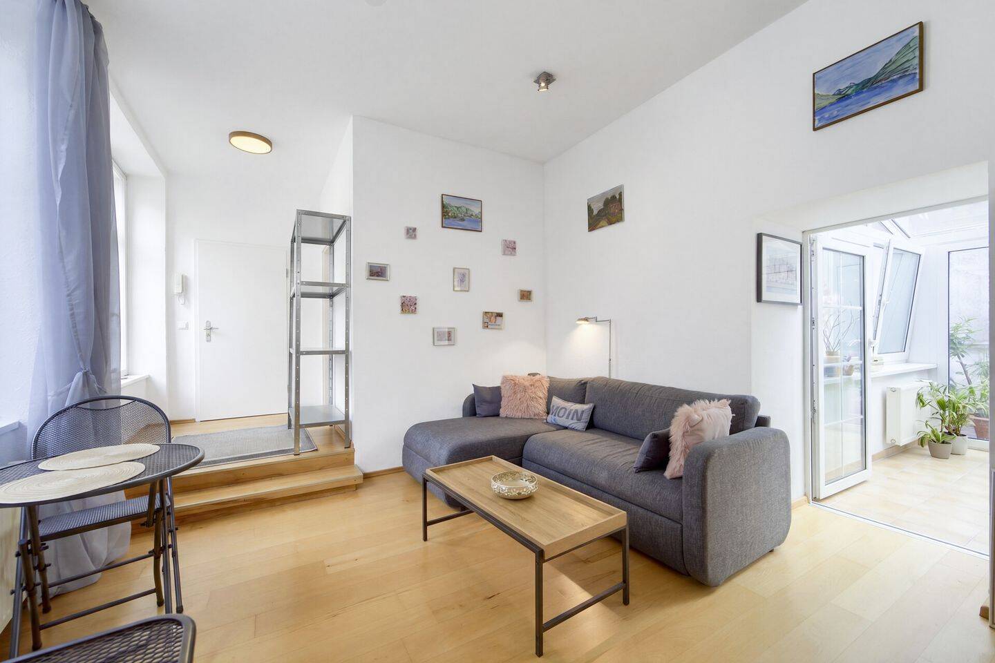 Ruhiges Wohnen auf der Altstadtinsel: Großzügige Wohnung mit Wintergarten und Innenhof!, 23552 Lübeck (Innenstadt)