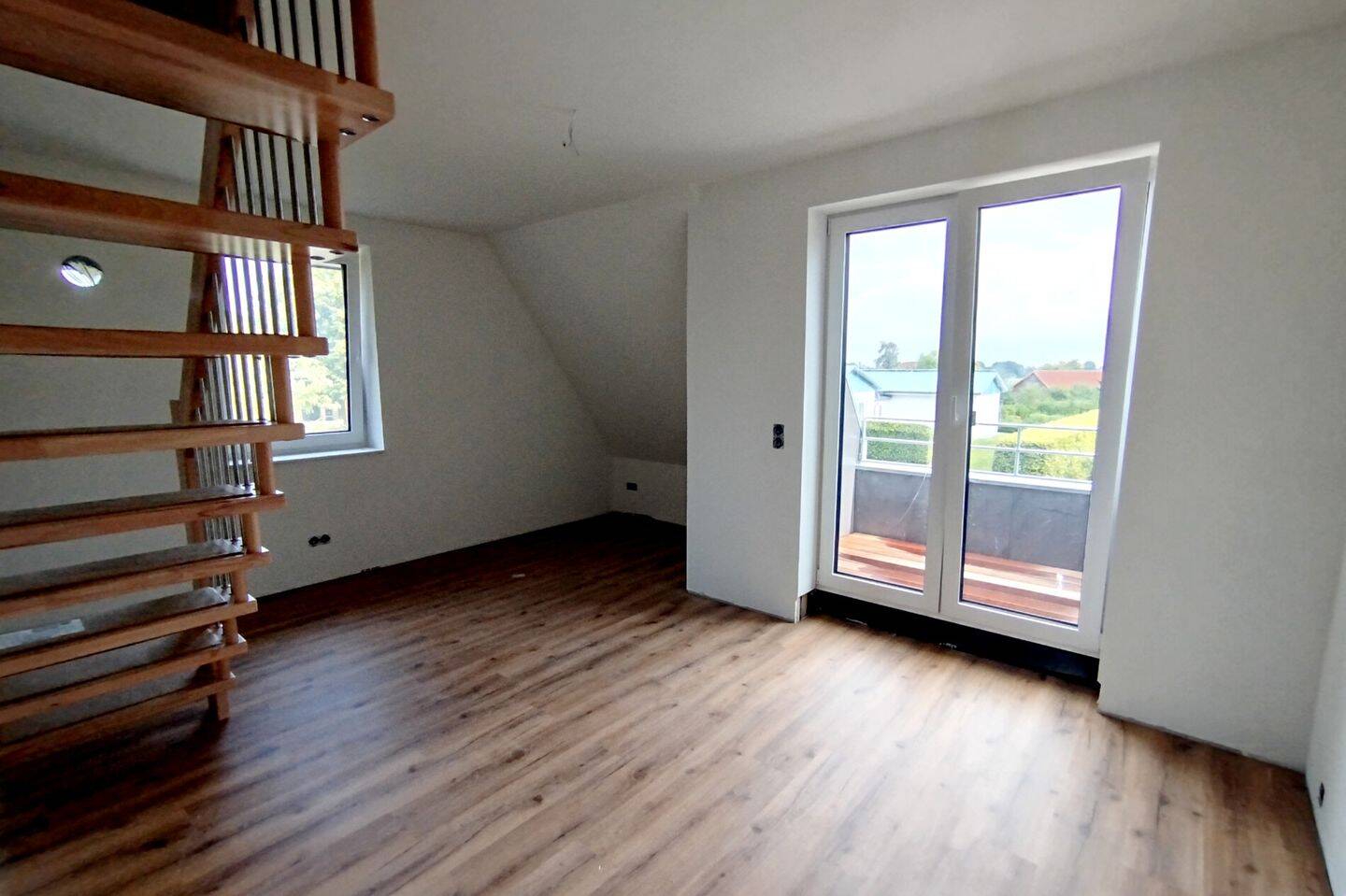 Zur Miete: Moderne 2-Zimmer-Wohnung mit Loggia und Spitzboden – Erstbezug in ruhiger Lage, 24392 Boren