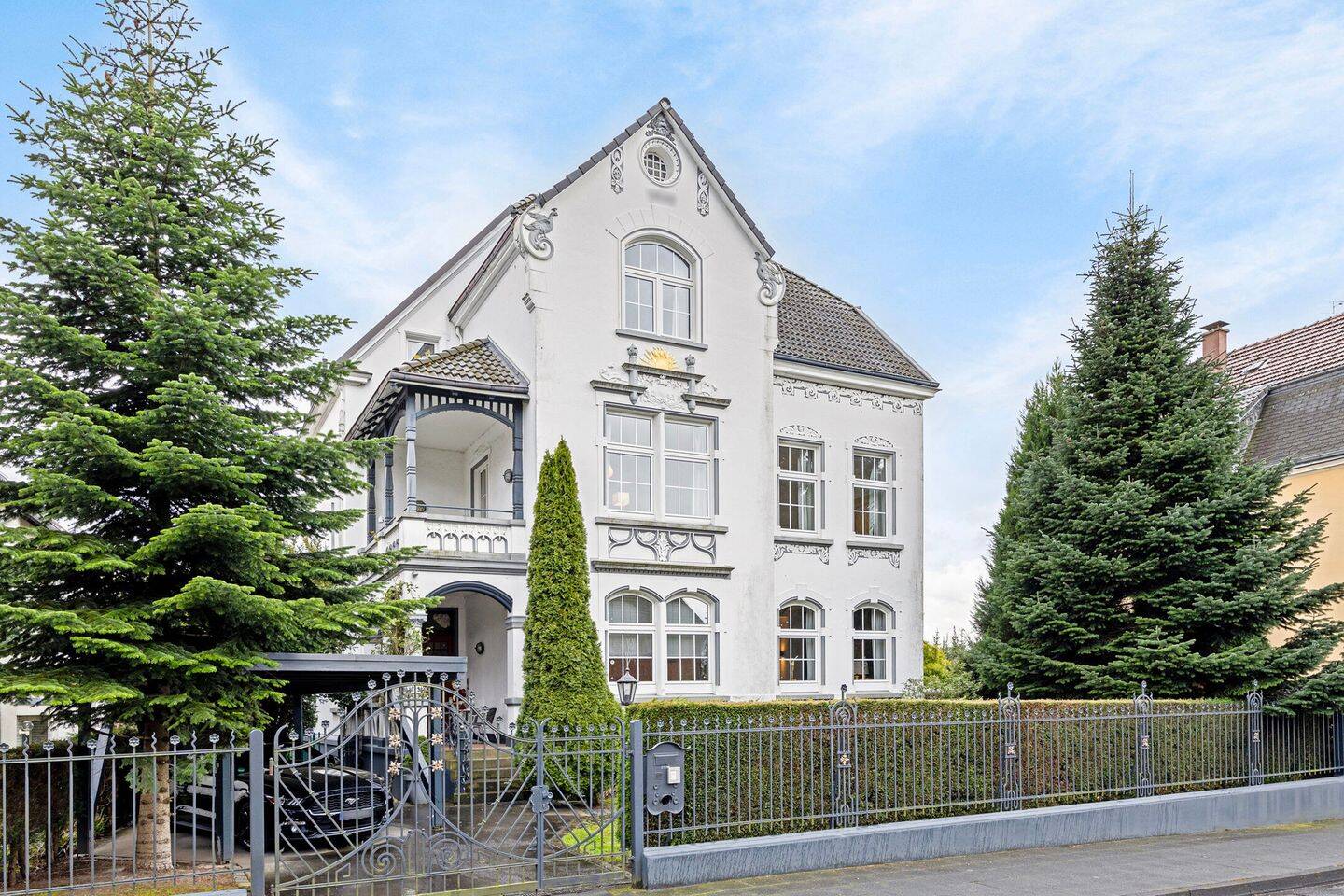 Exklusive Jugendstilvilla mit einzigartigem Flair in ruhiger Wohnlage, 42699 Solingen (Höhscheid Merscheid Ohligs-Aufderhöhe)