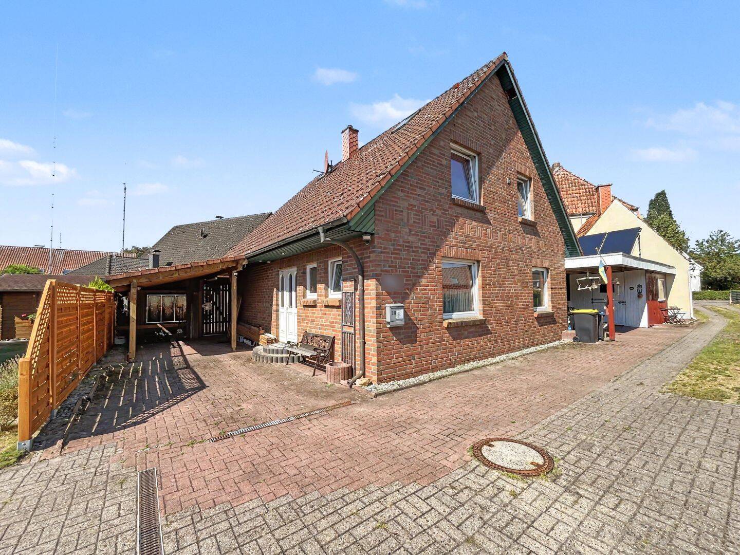 Familienfreundliches Einfamilienhaus mit offenem Wohnkonzept und attraktivem Garten in Zeven, 27404 Zeven