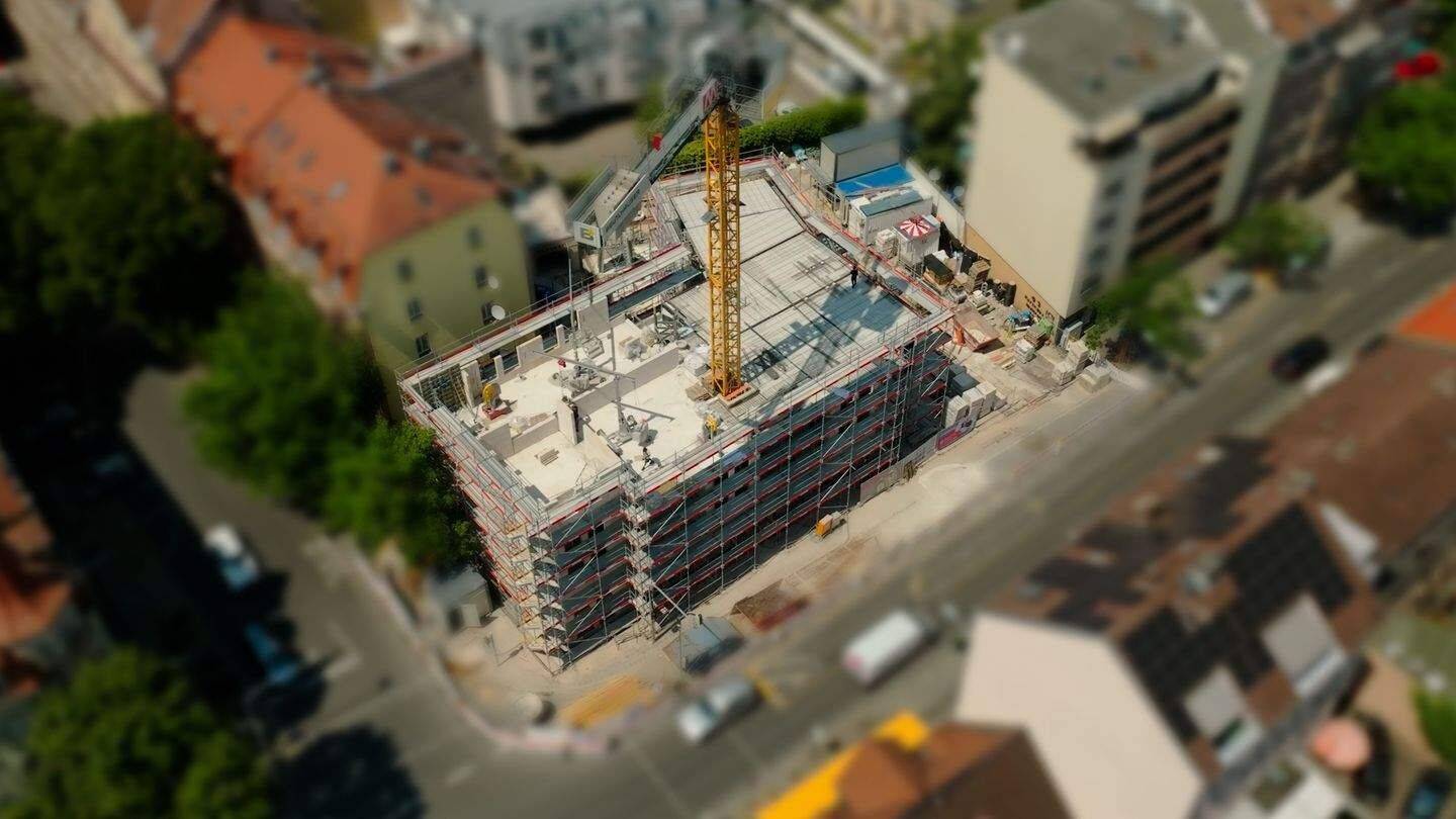 Große Mansardenwohnung mit Dachterrasse – Nähe U-Bahn, großer Balkon, Top Infrastruktur, Rohbau fast fertig, 90439 Nürnberg (Großreuth bei Schweinau Schweinau Sankt Leonhard Sündersbühl)