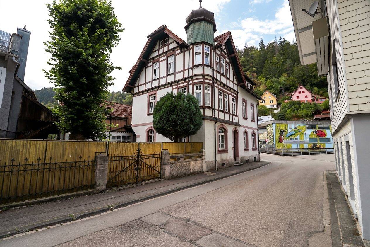 Sanierungsbedürftiges Ein- oder Mehrgenerationenhaus – Potenzialstark und Zentral, 78098 Triberg im Schwarzwald