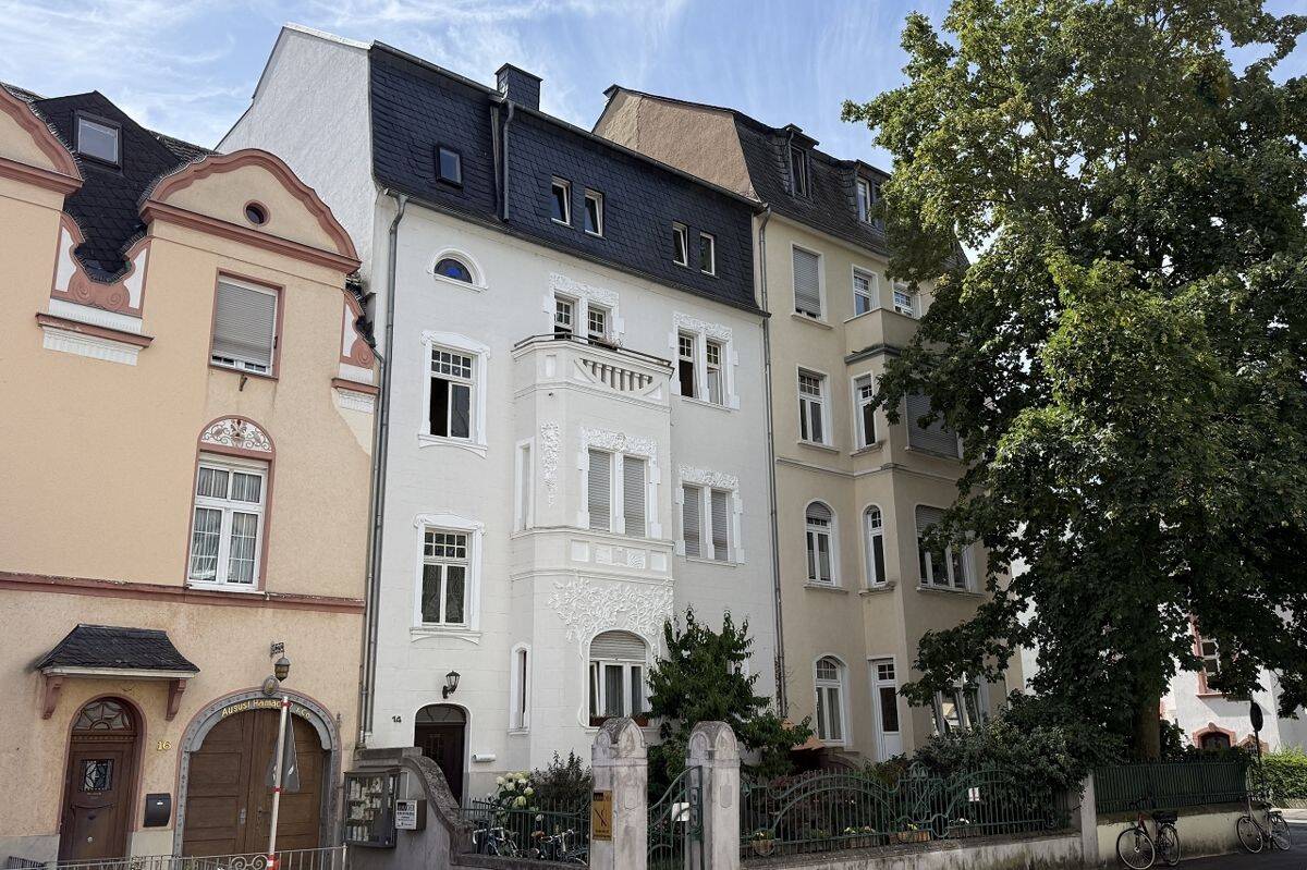 Wohnen mit Geschichte: Stilvolle Altbauwohnung in gefragter Lage von Trier-Nord, 54292 Trier (Eitelsbach Ruwer Trier-Nord)