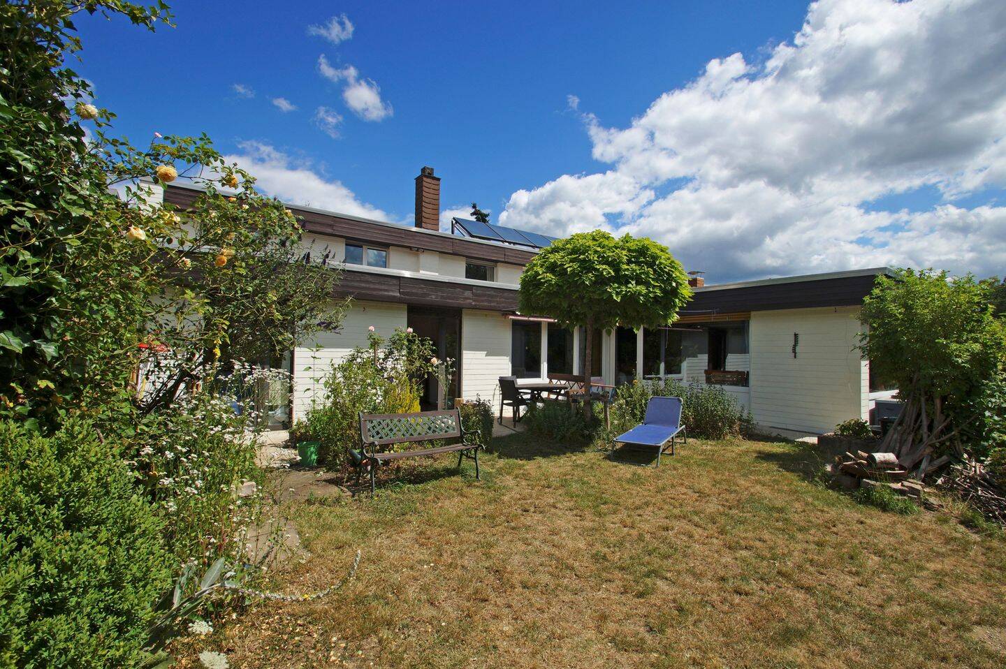 Ruhiges Reihenhaus mit Garten und Garage in Trier-Irsch, 54296 Trier