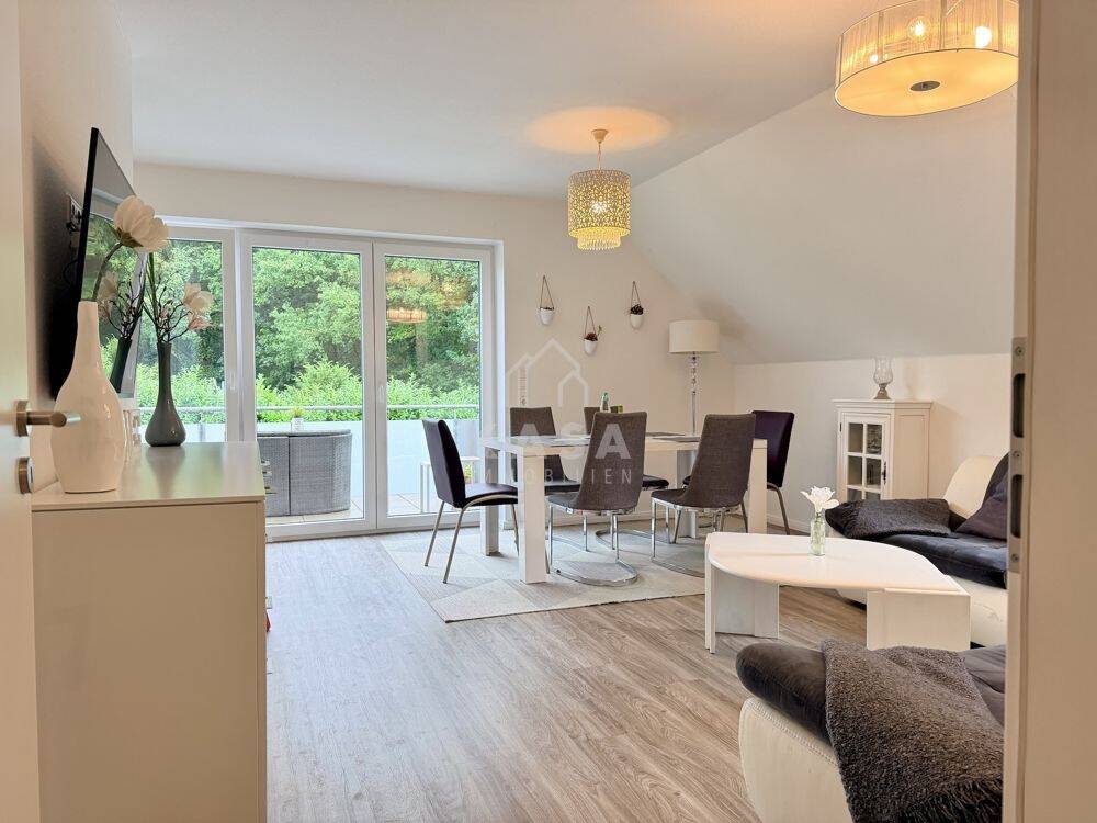 Wohnen am Julianenpark: Helle Dachgeschosswohnung mit Süd-Ost-Balkon und moderner Ausstattung!, 26789 Leer (Ostfriesland)