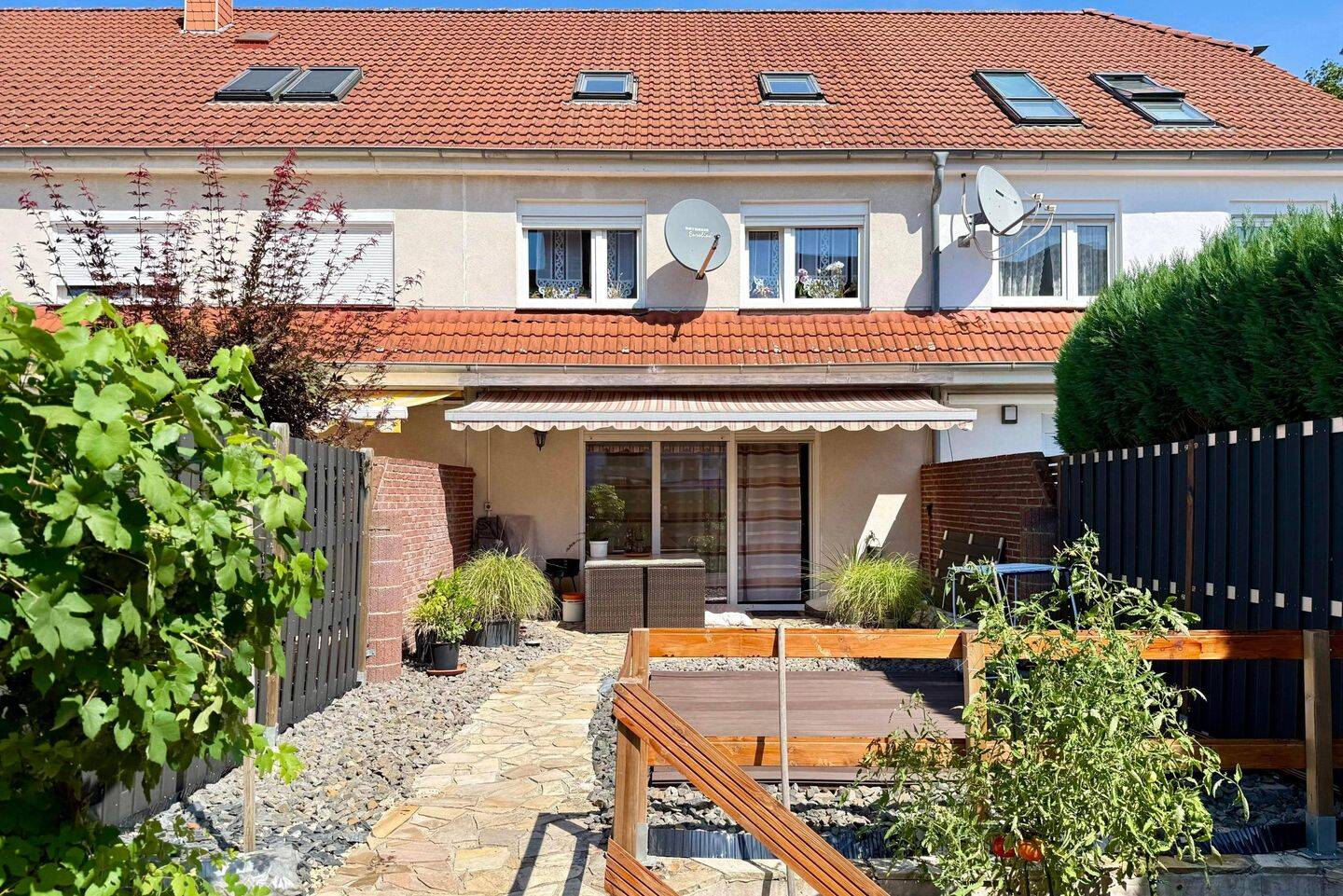 Reihenmittelhaus in zentraler Lage von Barsinghausen mit Garten und Garage, 30890 Barsinghausen