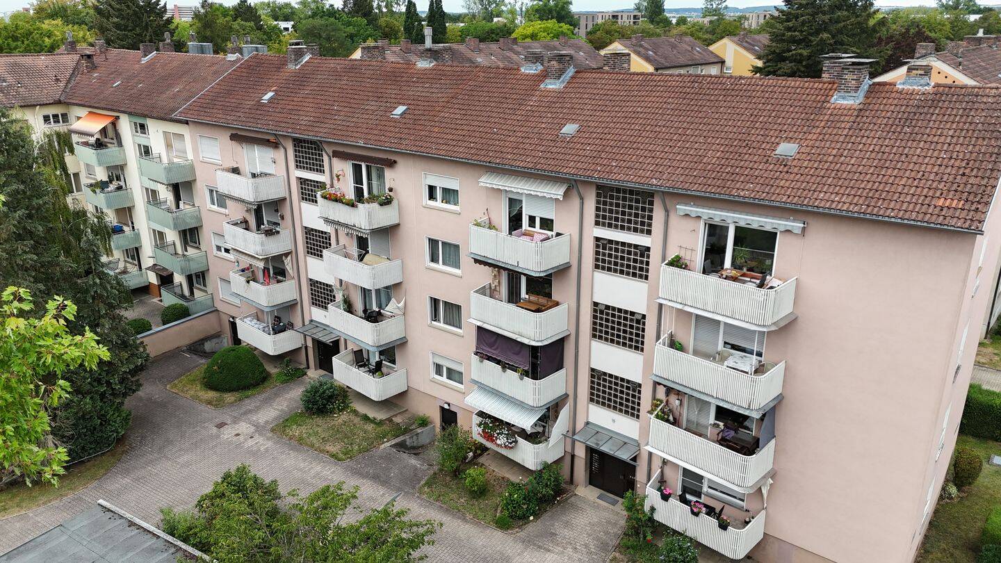 Schweinfurt-Musikerviertel: 3-Zi.-Eigentumswohnung mit 2 Balkonen, modernisiertem Tageslichtbad und Einbauküche!, 97421 Schweinfurt