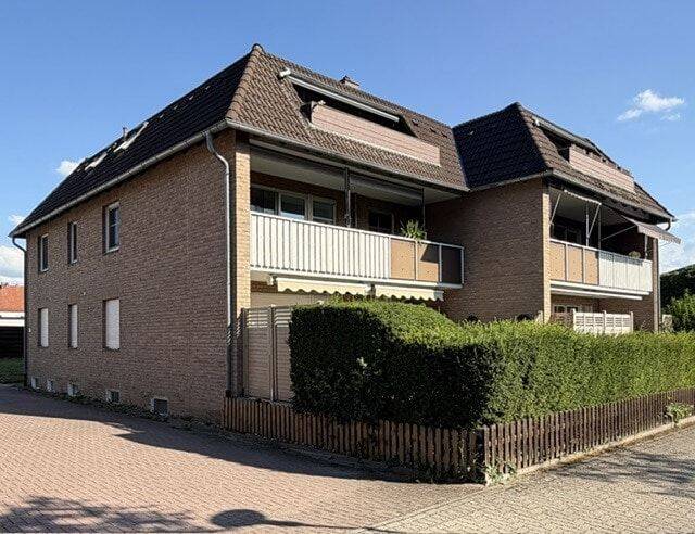 2 Zimmer Dachgeschosswohnung mit Garage in sehr guter Lage in der Kastanienallee., 31224 Peine
