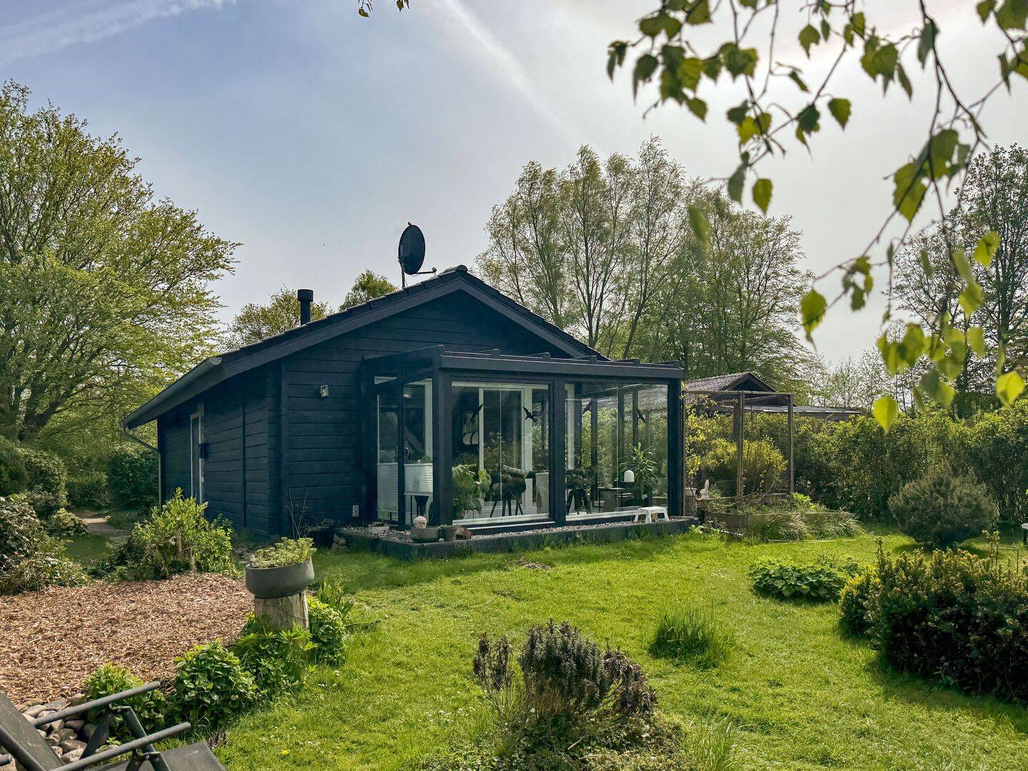 Sanierter Bungalow mit PV-Anlage und Gartenidyll in Damp, 24351 Damp