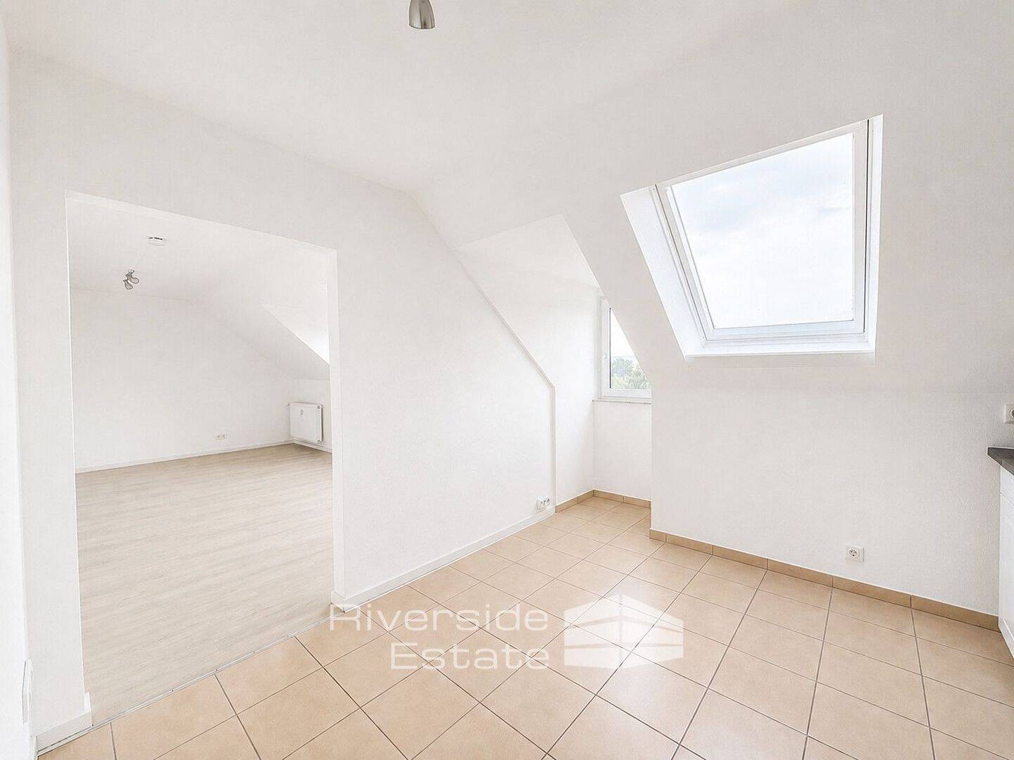 Hameln I Frisch saniert & sofort bezugsbereit – 1-Zimmer-Dachgeschosswohnung!, 31785 Hameln