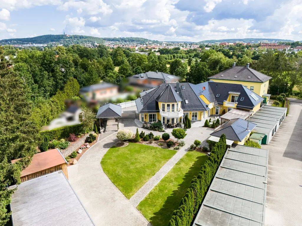 Repräsentative Villa mit Wellnessbereich und zwei Einliegerwohnungen, 92224 Amberg