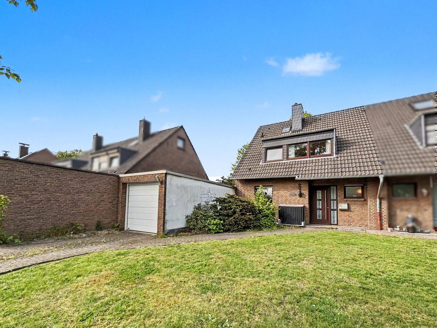 Oberhausen-Buschhausen: Familientraum mit großem Garten und viel Platz zum Entfalten, 46149 Oberhausen (Alsfeld Buschhausen Schwarze Heide Stadtmitte Sterkrade-Mitte)