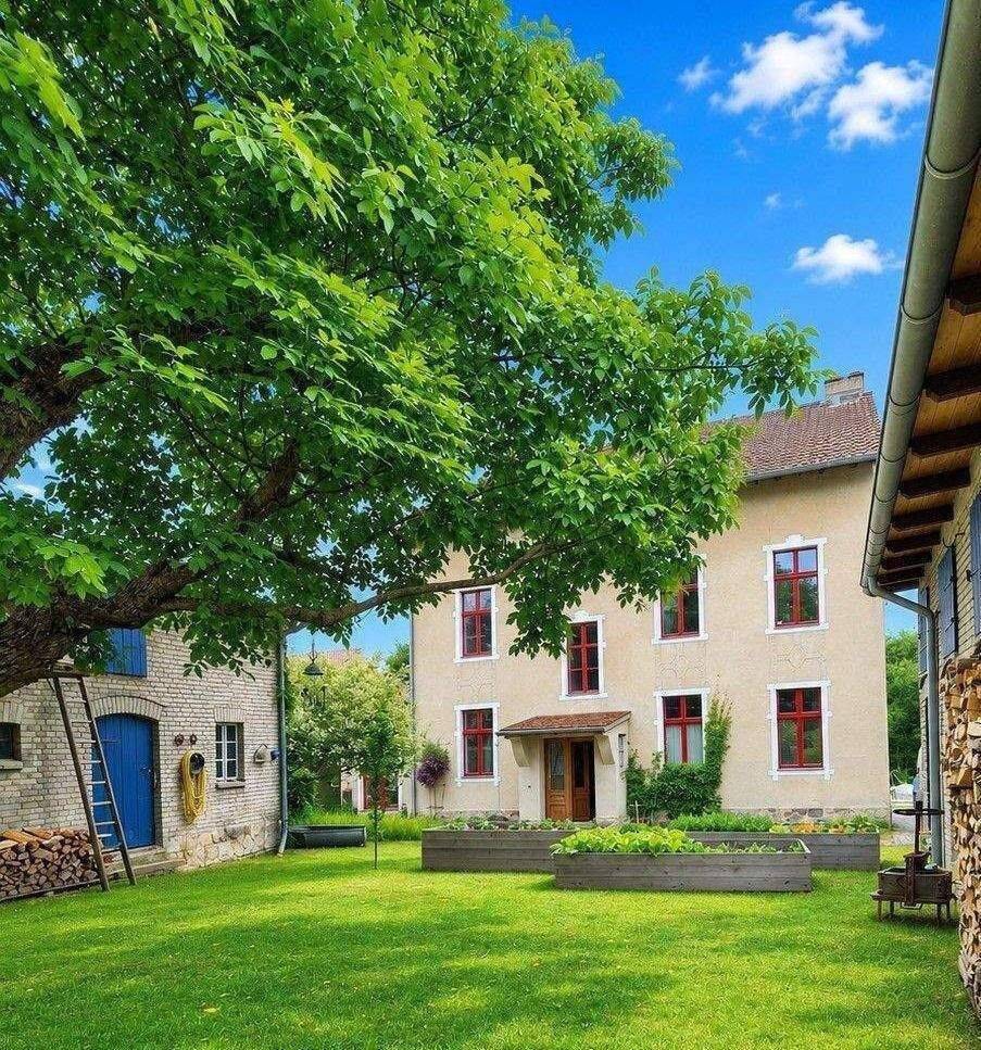 Historisches Landhaus – bezugsfreie Etagenlösung & DG-Wohnung mit Hauscharakter | 500 m bis Berlin, 16567 Mühlenbecker Land