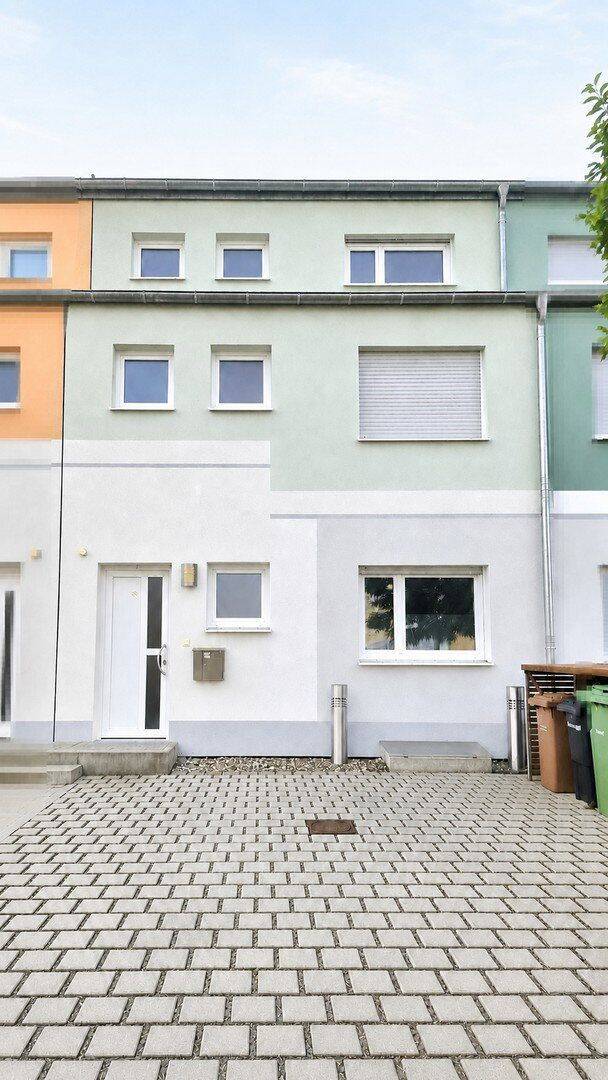 Provisionsfrei: Modernes RMH (Bj. 2019) mit 163 m², Garten, Studio & Dachterrasse, 91325 Adelsdorf