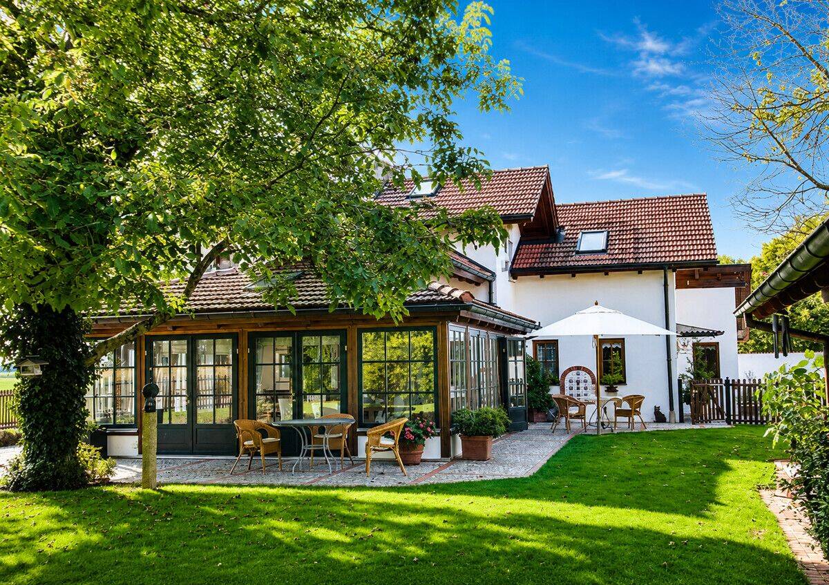 Exklusiver Landsitz m. Nebengebäuden + 4.700 m² Grundstück für Pferdehaltung etc. in Ortsrandlage!, 94553 Mariaposching