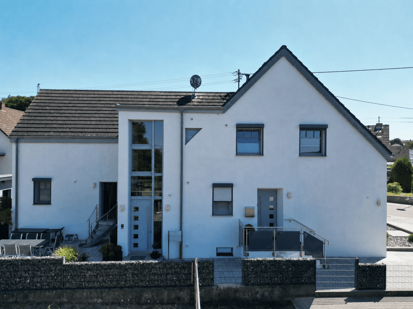 Energie-effizientes Einfamilienhaus mit Einliegerwohnung, großem Garten und Gartenhaus, 54662 Herforst