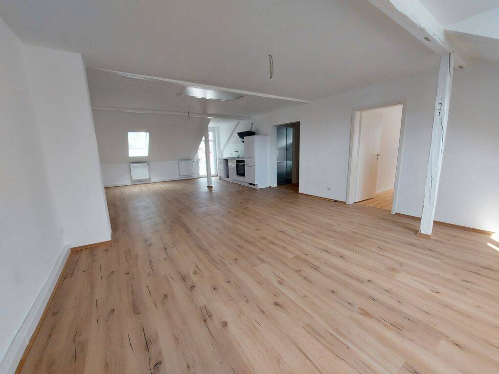 Provisionsfrei: Charmante Dachgeschosswohnung mit Balkon in zentrumsnaher Lage, 58507 Lüdenscheid
