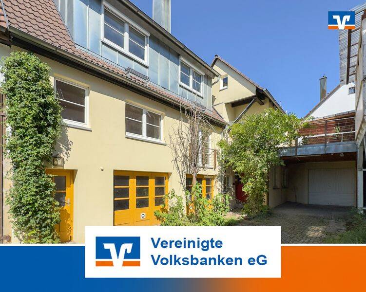 Charmantes und einzigartiges Doppelhaus mit großem Garten in bester Lage von Magstadt, 71106 Magstadt