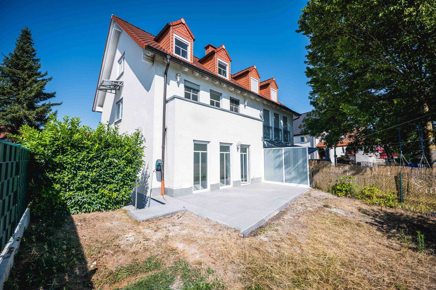 Provisionsfreies Familienglück: Doppelhaushälfte mit Stellplatz, Terrasse und unverbaubarem Blick!, 55278 Mommenheim