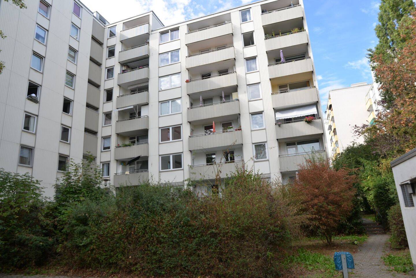 Frisch renovierte 4-Zimmer-Wohnung mit Balkon & Tiefgarage, 51143 Köln (Porz Langel Zündorf)