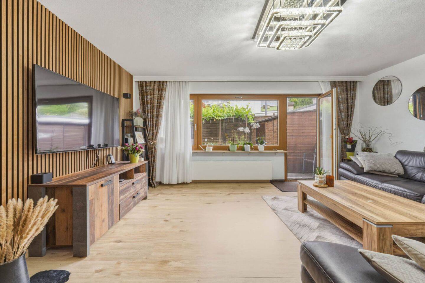 Familientraum: XXL-Reihenhaus – sofort bezugsfrei – einziehen und wohlfühlen, 70329 Stuttgart (Hedelfingen Obertürkheim Rohracker Uhlbach)