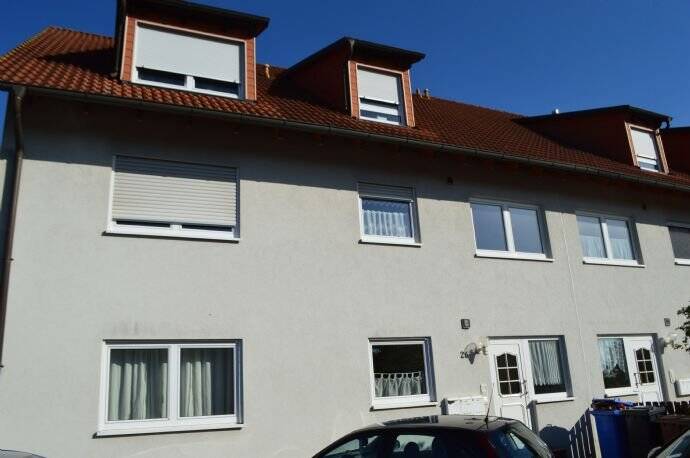 Sonnige 4 Zimmer-Wohnung mit Terrasse mit Blick auf freier Grünfläche, in guter und ruhiger Lage von Giebelstadt, 97232 Giebelstadt